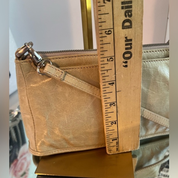 HOBO cream leather Crossbody Bag - Picture 4 of 8